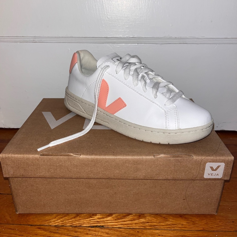 VEJA URCA WOMENS SNEAKERS